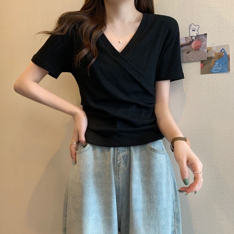 92 면 8 암모니아 Lun 2025 여름 새로운 작은 키 반팔 티셔츠 여성 디자인 센스 작은 대중 V넥 맨위 다용도 상세 이미지 14