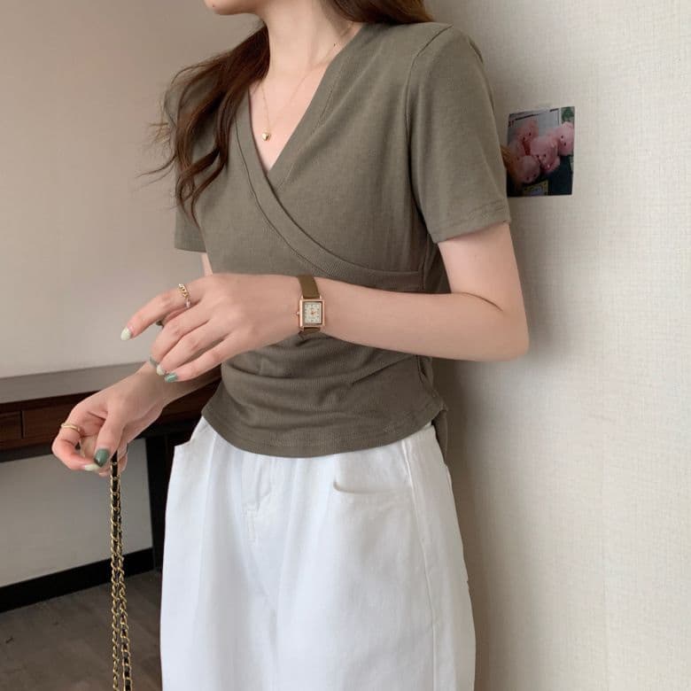 92 면 8 암모니아 Lun 2025 여름 새로운 작은 키 반팔 티셔츠 여성 디자인 센스 작은 대중 V넥 맨위 다용도 상세 이미지 31