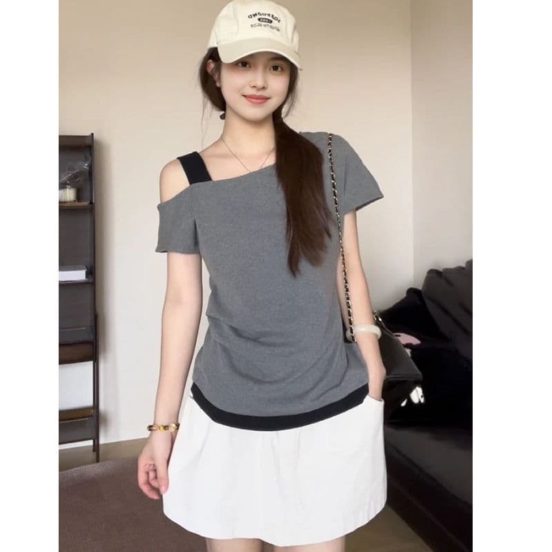 여름 여성 디자인 센스 페이크 레이어드 비스듬한 어깨 칼라 디자인 센스 반팔 티셔츠 2026 년 새로운 달콤함 슬림해 보이는 맨위 이미지 2