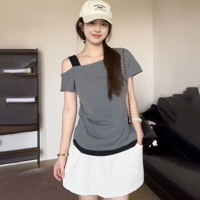 여름 여성 디자인 센스 페이크 레이어드 비스듬한 어깨 칼라 디자인 센스 반팔 티셔츠 2026 년 새로운 달콤함 슬림해 보이는 맨위 상세 이미지 2