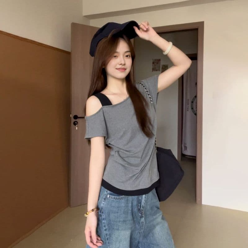 여름 여성 디자인 센스 페이크 레이어드 비스듬한 어깨 칼라 디자인 센스 반팔 티셔츠 2026 년 새로운 달콤함 슬림해 보이는 맨위 상세 이미지 3