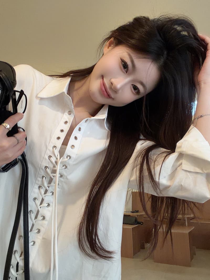 한 부서 세련된 작은 대중 디자인 센스 징 펀치 레이스업 캐주얼 화이트 셔츠 여성 긴 소매 2026 새로운 맨위 상세 이미지 4
