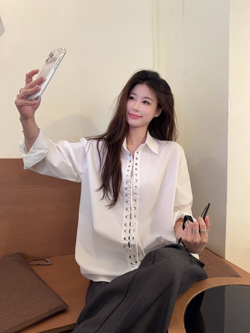 한 부서 세련된 작은 대중 디자인 센스 징 펀치 레이스업 캐주얼 화이트 셔츠 여성 긴 소매 2026 새로운 맨위 상세 이미지 12