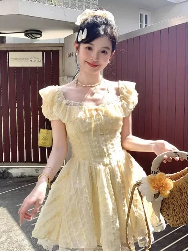 높은 품질 예술 건강 우유 씽 하는 소리 미니 스커트 순수한 욕망 바람 레이스 황색 광장 칼라 거품 소매 퍼프 드레스