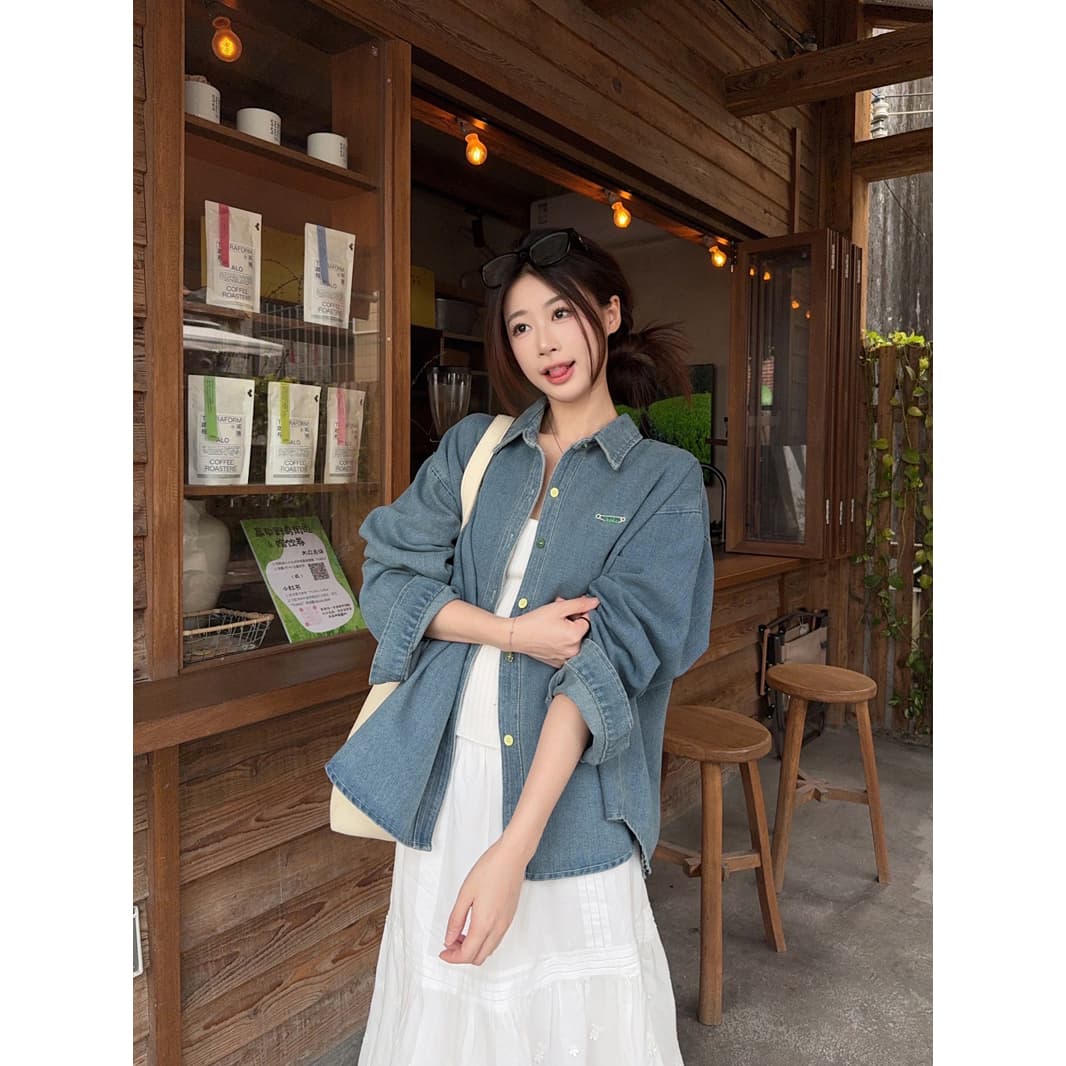 한 부서 레트로 자수 데님 여성 셔츠 2026 봄 디자인 센스 Chic 배색 단추 긴팔 맨위 재킷 이미지 3
