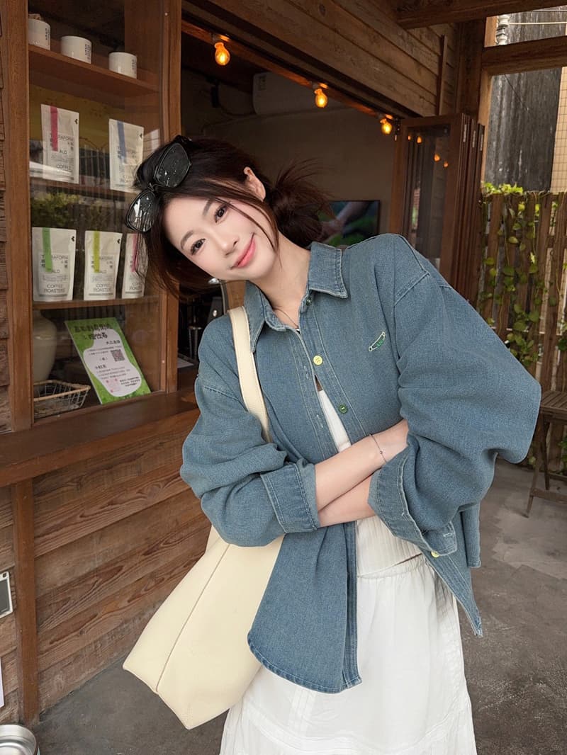 한 부서 레트로 자수 데님 여성 셔츠 2026 봄 디자인 센스 Chic 배색 단추 긴팔 맨위 재킷 상세 이미지 2