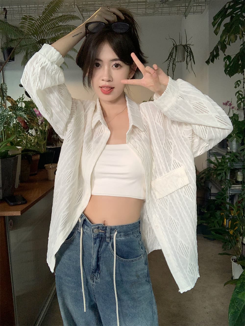 프랑스식 화이트 홀로우 아웃 자외선 차단 셔츠 여성 코트 여름 얇은 스타일 맨위 외부 가져 가라. 오픈 가디건 고급 센스 캐주얼 셔츠 상세 이미지 5