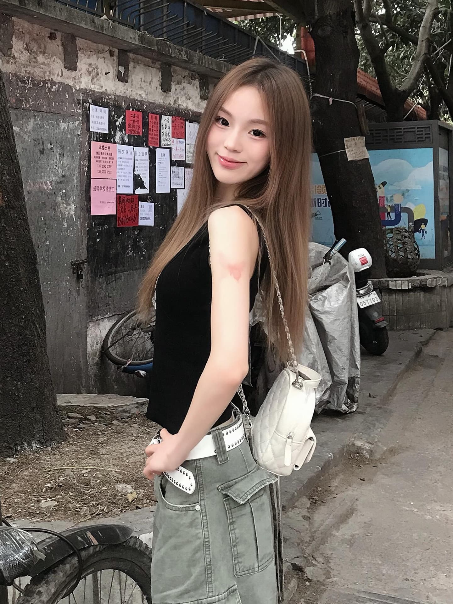 한 부서 품격 페이크 레이어드 라운드 넥 민소매 맨위 여성 봄 새로운 캐주얼 다용도 몸매 가꾸기 슬림해 보이는 연령 감소 조끼 상세 이미지 3