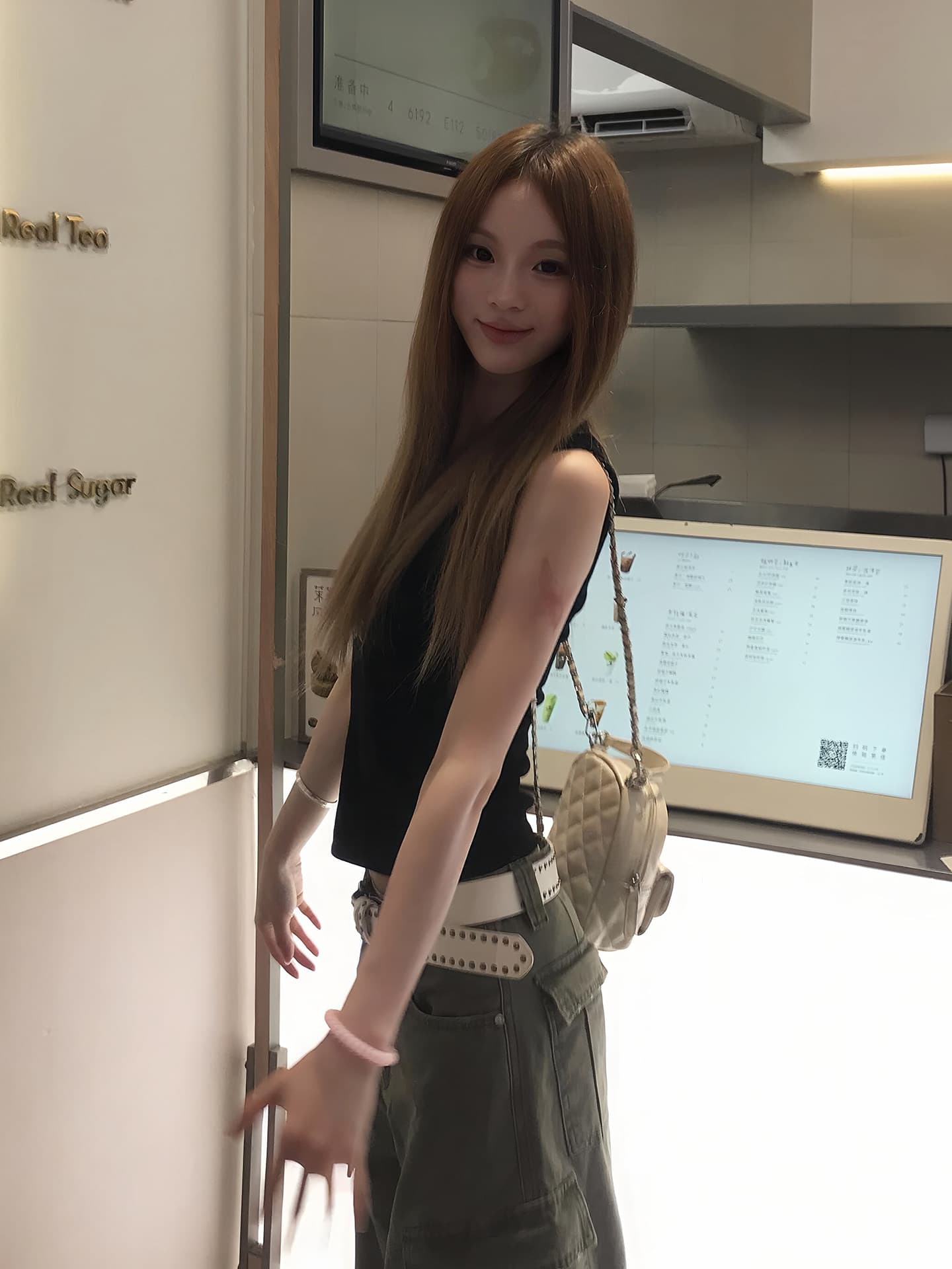 한 부서 품격 페이크 레이어드 라운드 넥 민소매 맨위 여성 봄 새로운 캐주얼 다용도 몸매 가꾸기 슬림해 보이는 연령 감소 조끼 상세 이미지 8