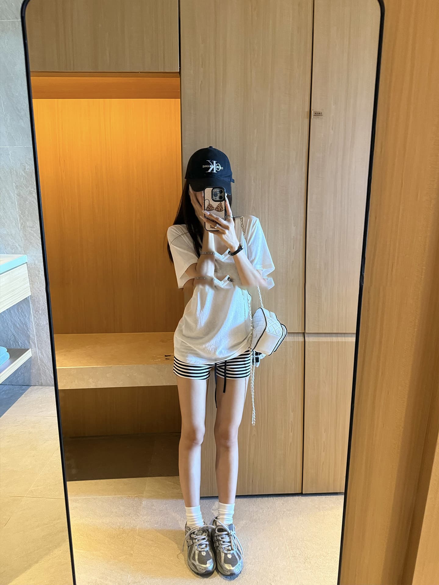 165 그램 눈꽃 면 라이 경기 서울 느슨함 센스 눈 무늬 V넥 루즈핏 미니멀리즘 반팔 티셔츠 맨위 상세 이미지 6
