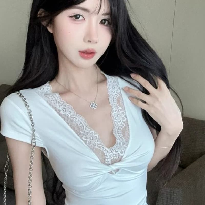 레이스 조각 비틀림 V넥 반팔 티셔츠 여성 여름 디자인 센스 몸매 가꾸기 화이트 순수한 색 욕망 바람 타이트 슬림해 보이는 맨위 이미지 5