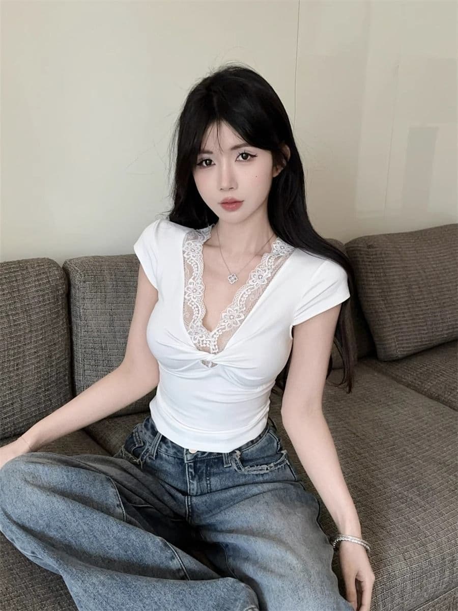 레이스 조각 비틀림 V넥 반팔 티셔츠 여성 여름 디자인 센스 몸매 가꾸기 화이트 순수한 색 욕망 바람 타이트 슬림해 보이는 맨위 상세 이미지 5