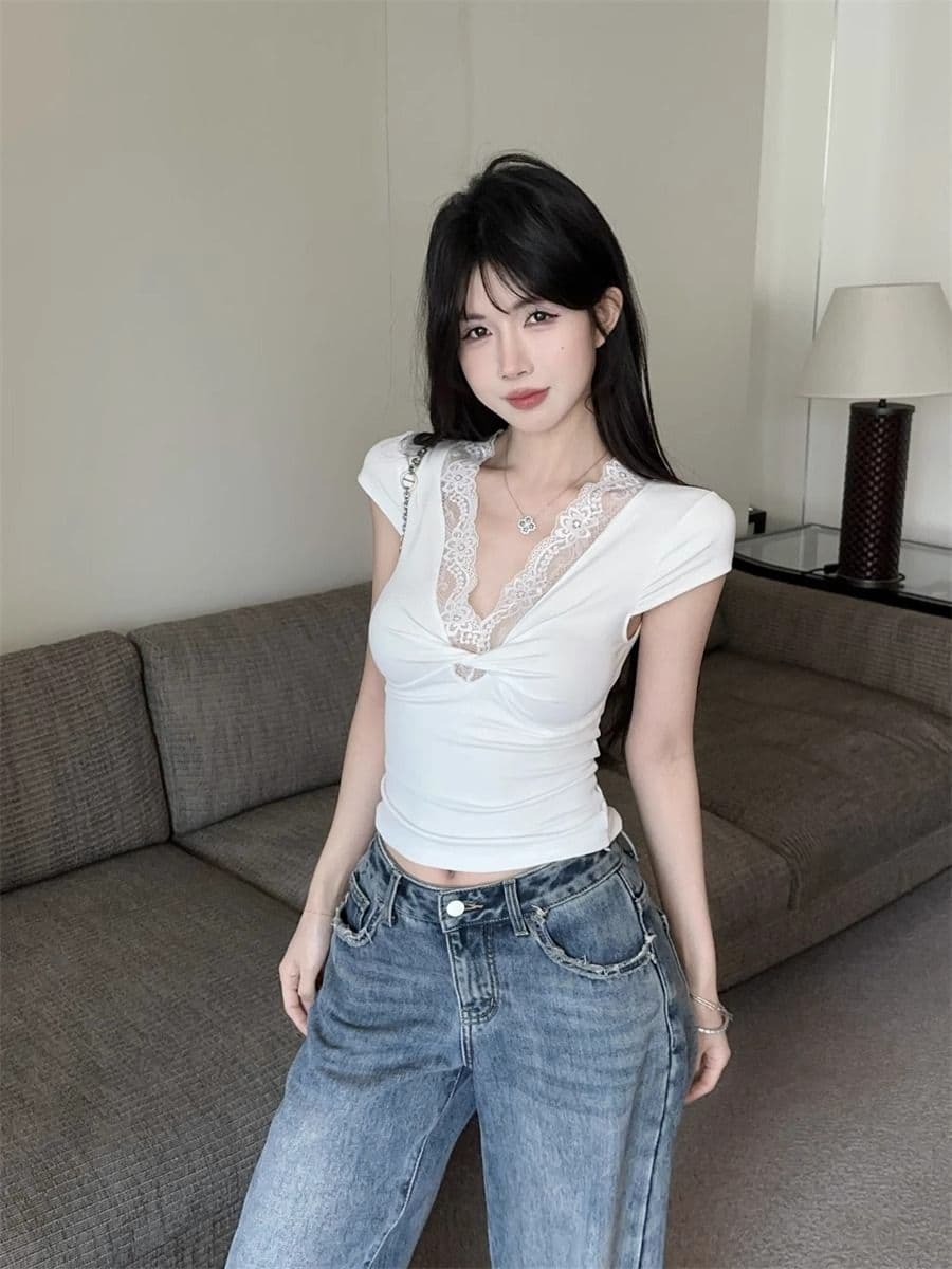 레이스 조각 비틀림 V넥 반팔 티셔츠 여성 여름 디자인 센스 몸매 가꾸기 화이트 순수한 색 욕망 바람 타이트 슬림해 보이는 맨위 상세 이미지 6