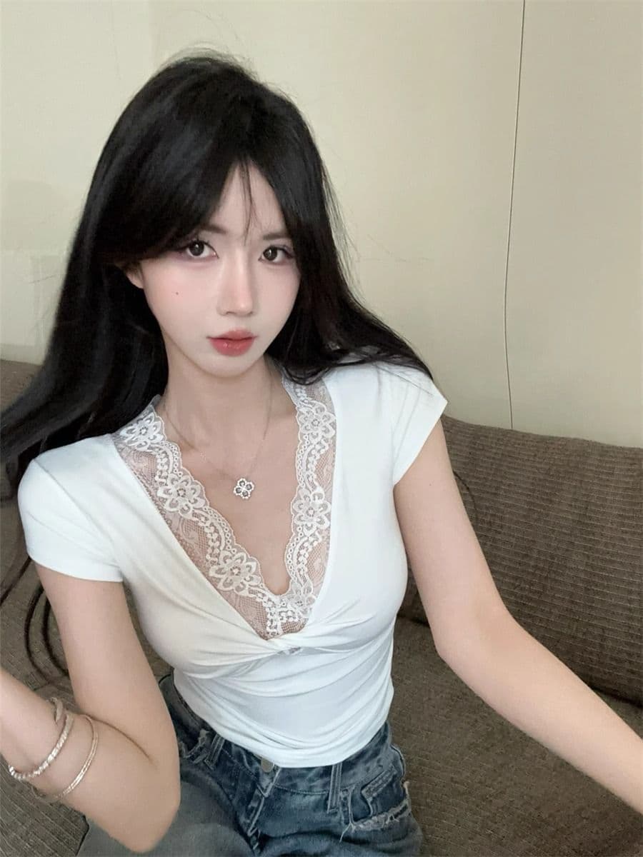 레이스 조각 비틀림 V넥 반팔 티셔츠 여성 여름 디자인 센스 몸매 가꾸기 화이트 순수한 색 욕망 바람 타이트 슬림해 보이는 맨위 상세 이미지 7