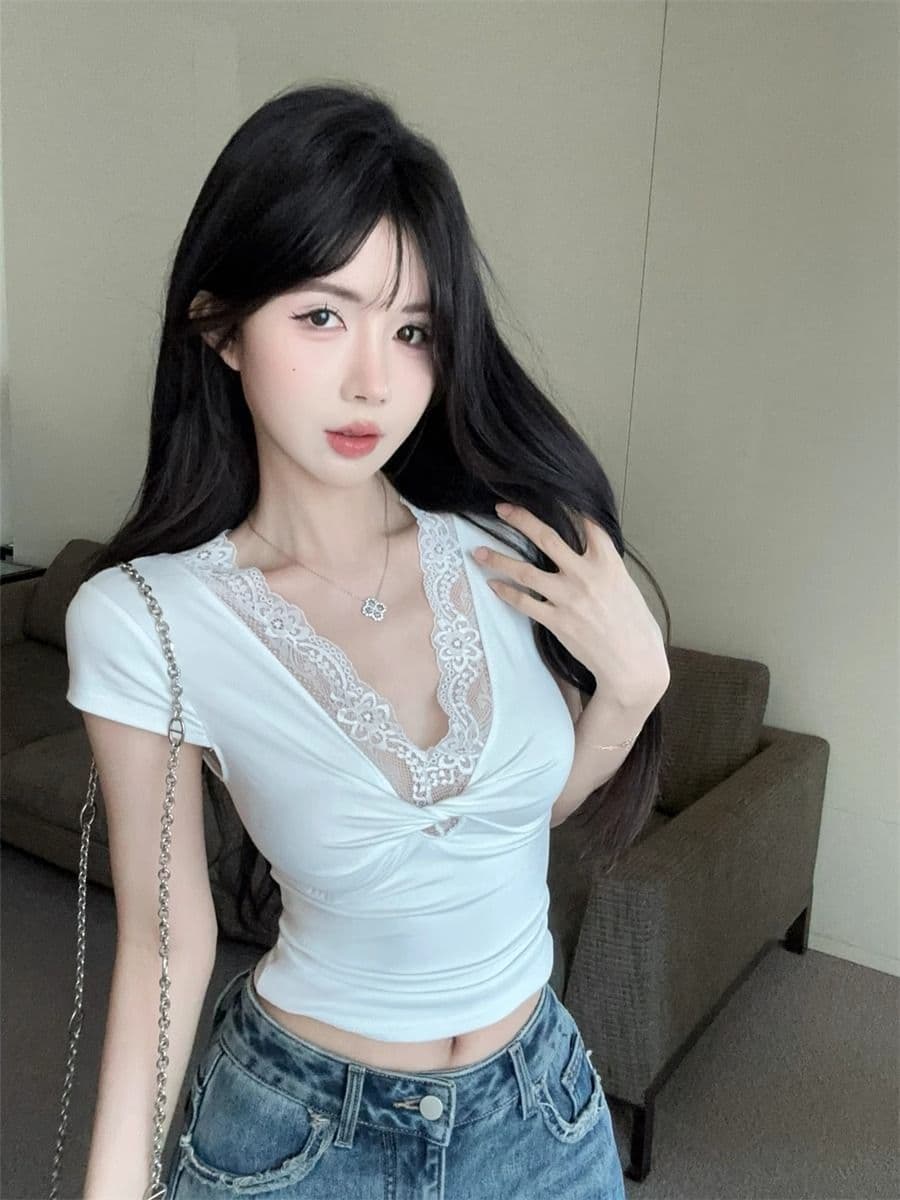 레이스 조각 비틀림 V넥 반팔 티셔츠 여성 여름 디자인 센스 몸매 가꾸기 화이트 순수한 색 욕망 바람 타이트 슬림해 보이는 맨위 상세 이미지 10