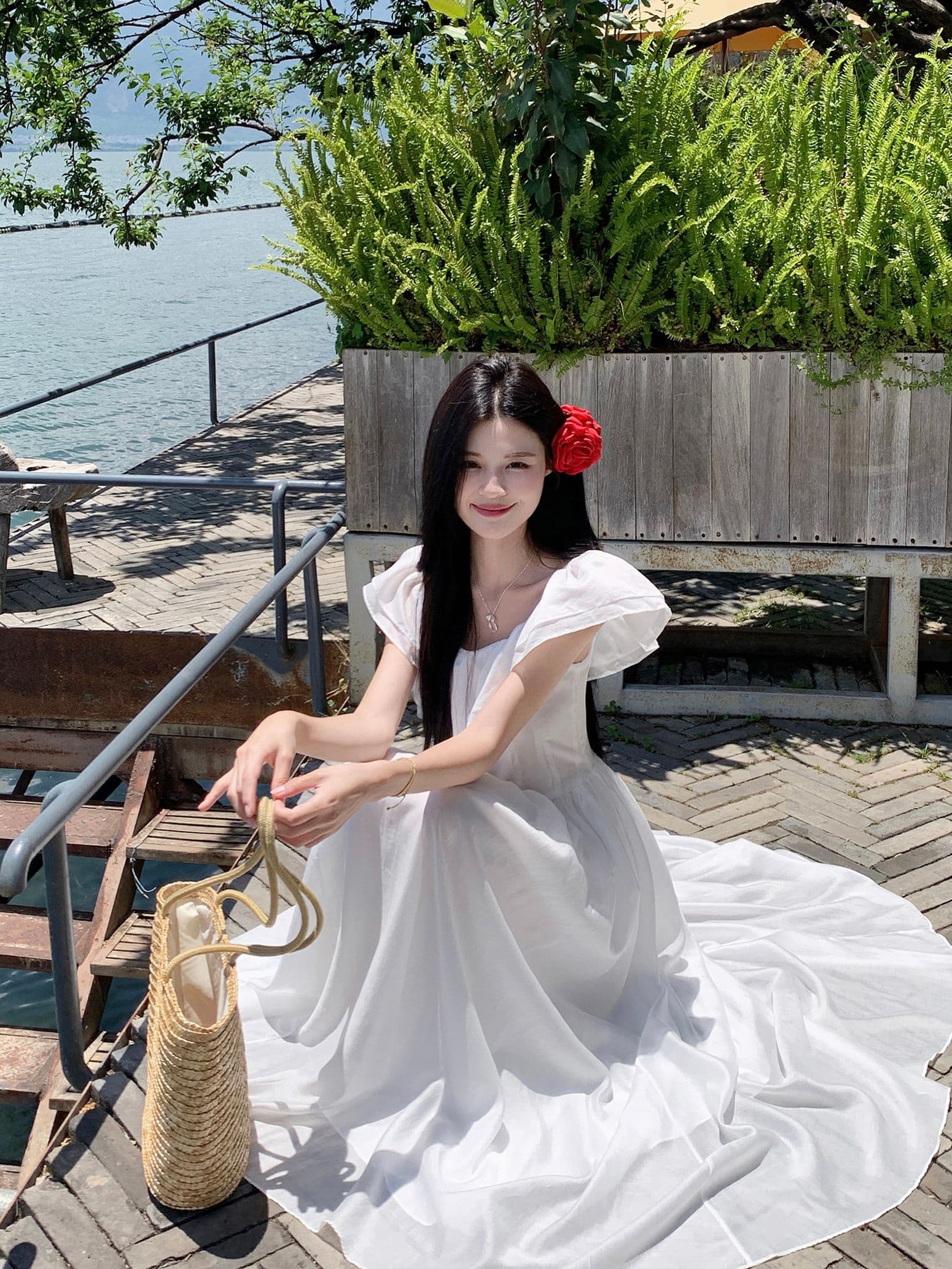 2026 새로운 프랑스식 부드러운 연꽃 잎 오프숄더 드레스 여름 고급 슬림해 보이는 허리 수축 품격 화이트 롱 스커트 이미지 2