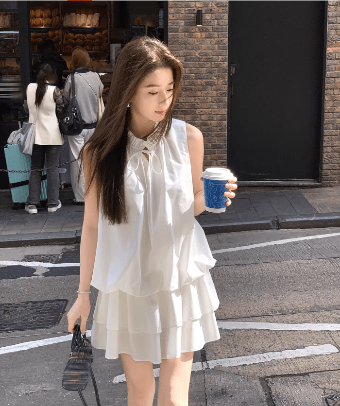 부드러운 바람 V넥 레이스업 황색 꽃밭 여성 드레스 새로운 다용도 슬림해 보이는 한 마디 민소매 미니 스커트 반바지 세트 상세 이미지 3