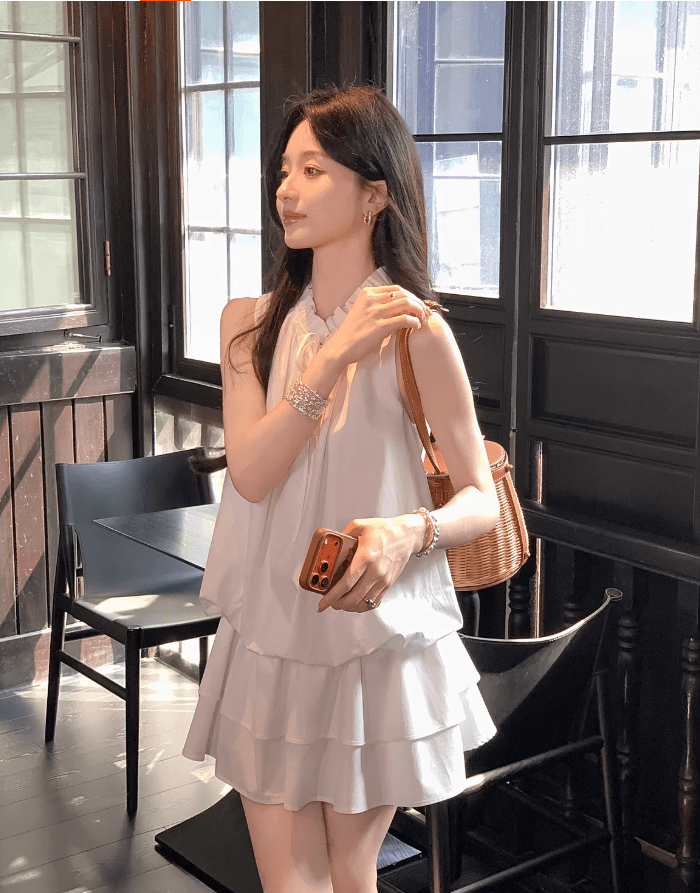 부드러운 바람 V넥 레이스업 황색 꽃밭 여성 드레스 새로운 다용도 슬림해 보이는 한 마디 민소매 미니 스커트 반바지 세트 상세 이미지 4