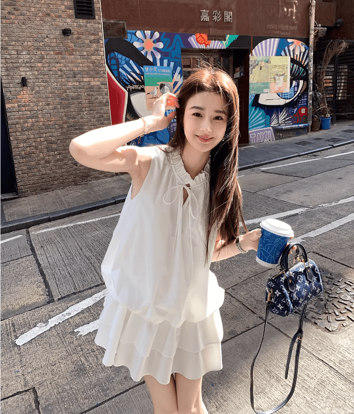 부드러운 바람 V넥 레이스업 황색 꽃밭 여성 드레스 새로운 다용도 슬림해 보이는 한 마디 민소매 미니 스커트 반바지 세트 상세 이미지 14