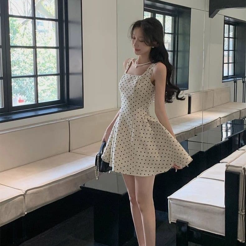 프랑스식 광장 칼라 도트 무늬 슬립 여성 드레스 2026 자이언트 잘 생긴 여름 품격 허리 수축 슬림해 보이는 퍼프 미니 스커트 이미지 2