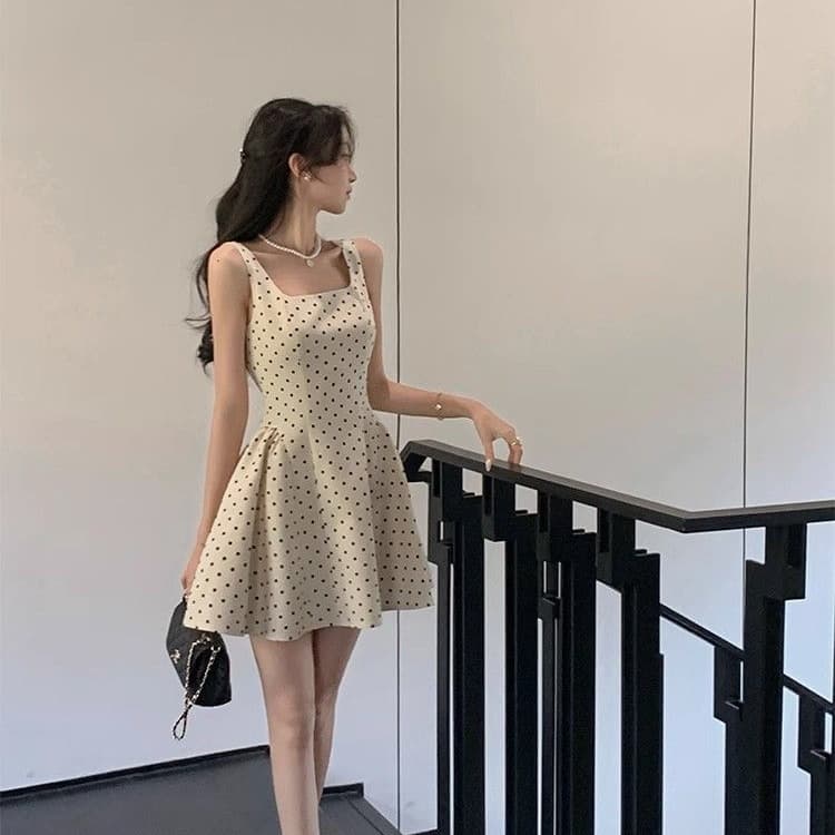 프랑스식 광장 칼라 도트 무늬 슬립 여성 드레스 2026 자이언트 잘 생긴 여름 품격 허리 수축 슬림해 보이는 퍼프 미니 스커트 이미지 3