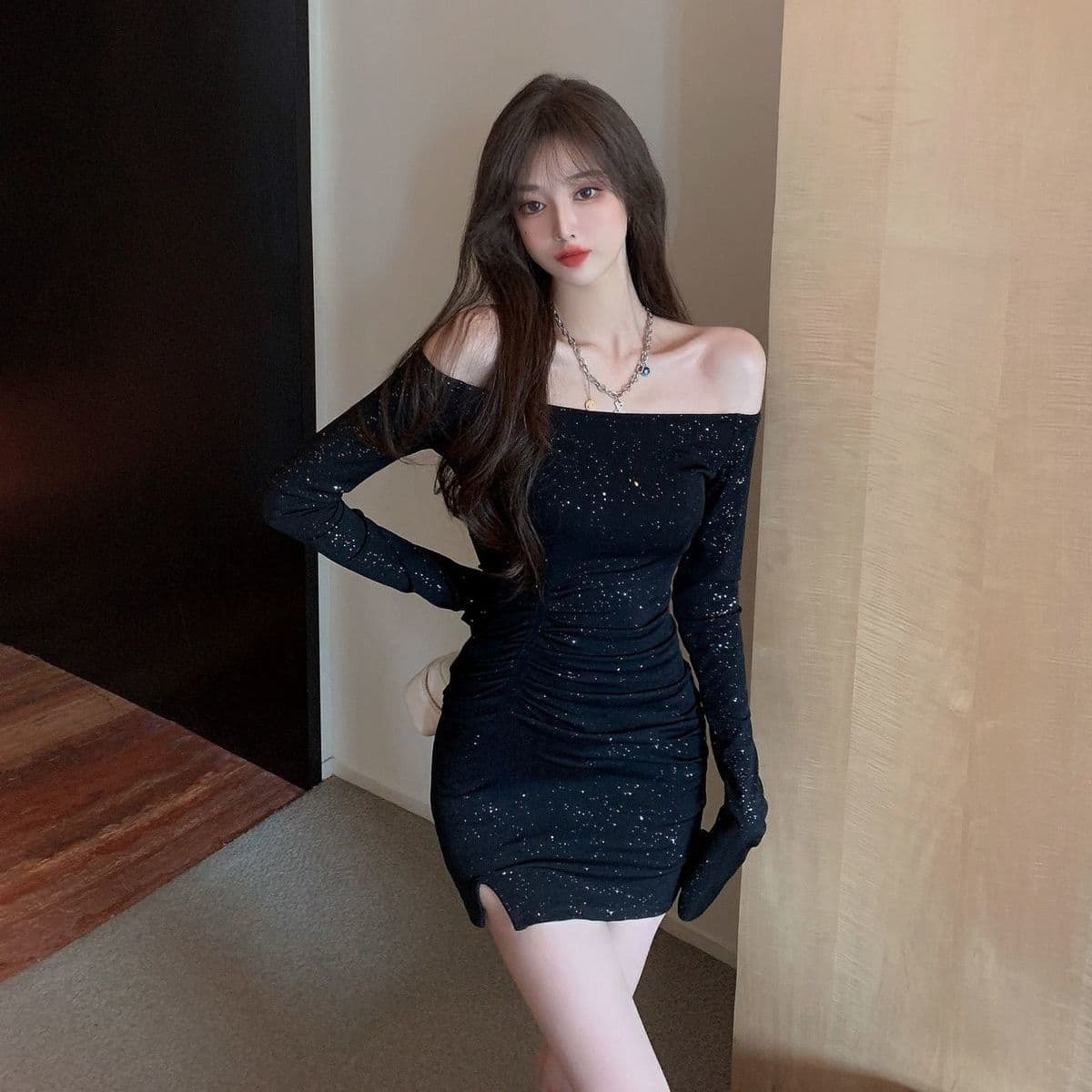 순수한 욕망 인터넷 유명인 섹시함 핫걸 보트넥 반짝임 타이트 타이트 스커트 작은 검은 드레스 긴팔 트임 주름 여성 드레스 상세 이미지 1