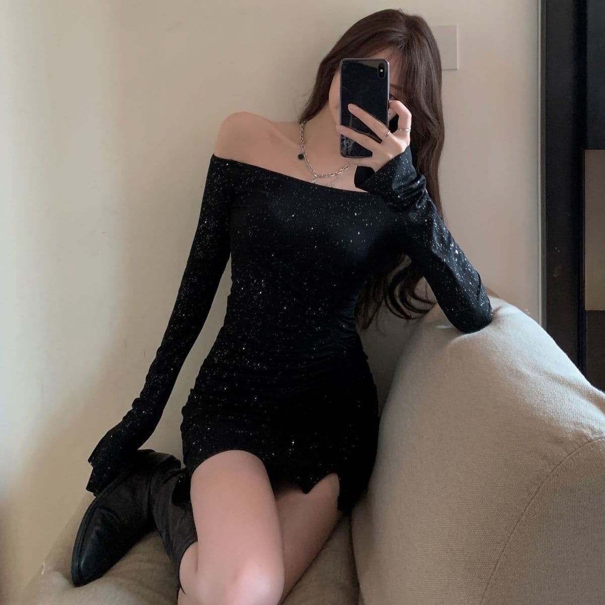 순수한 욕망 인터넷 유명인 섹시함 핫걸 보트넥 반짝임 타이트 타이트 스커트 작은 검은 드레스 긴팔 트임 주름 여성 드레스 상세 이미지 4