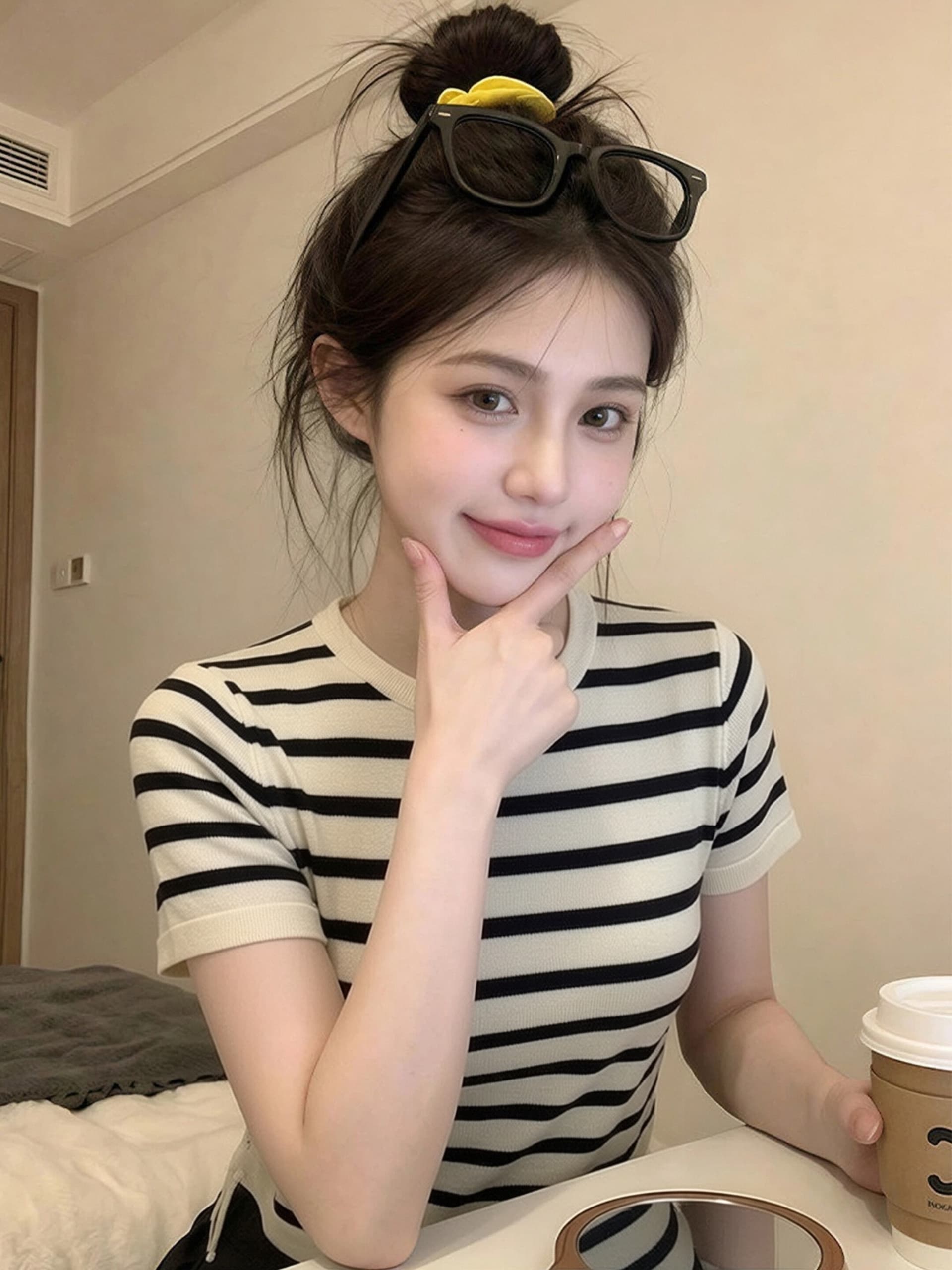 한 부서 배색 스트라이프 니트 반팔 티셔츠 여성 여름 2026 새로운 주름 허리 수축 레이스업 펌프 로프 작은 맨위 이미지 2
