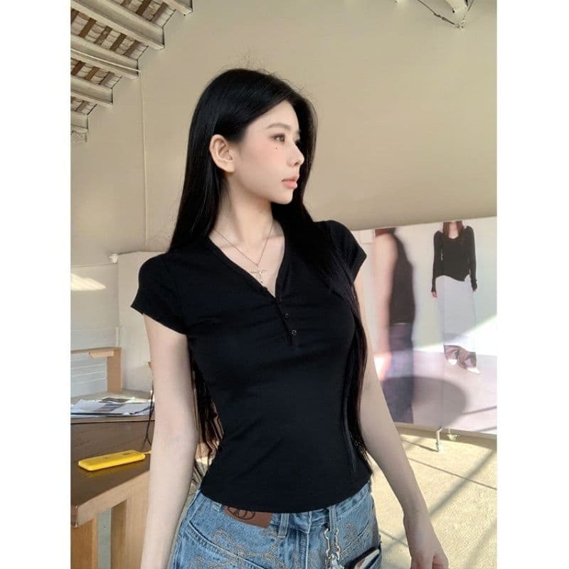 아메리칸 핫걸 V넥 하프 단추 반팔 티셔츠 여름 새로운 디자인 센스 몸매 가꾸기 이슬 쇄골 쇼트 스타일 맨위 여성