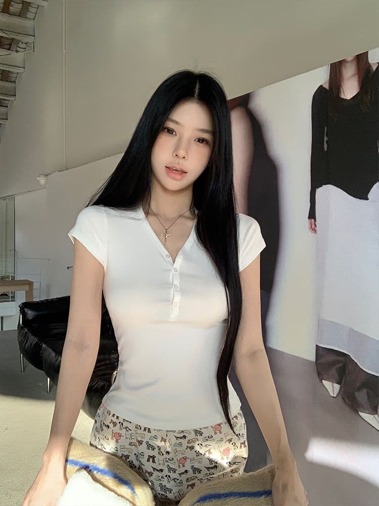 아메리칸 핫걸 V넥 하프 단추 반팔 티셔츠 여름 새로운 디자인 센스 몸매 가꾸기 이슬 쇄골 쇼트 스타일 맨위 여성 상세 이미지 6