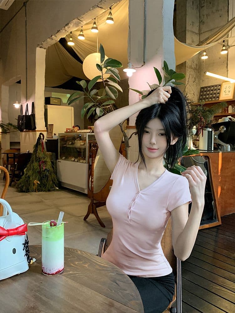 아메리칸 핫걸 V넥 하프 단추 반팔 티셔츠 여름 새로운 디자인 센스 몸매 가꾸기 이슬 쇄골 쇼트 스타일 맨위 여성 상세 이미지 10
