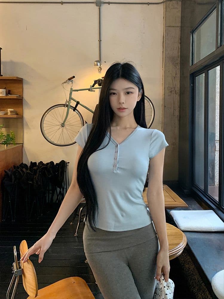 아메리칸 핫걸 V넥 하프 단추 반팔 티셔츠 여름 새로운 디자인 센스 몸매 가꾸기 이슬 쇄골 쇼트 스타일 맨위 여성 상세 이미지 11