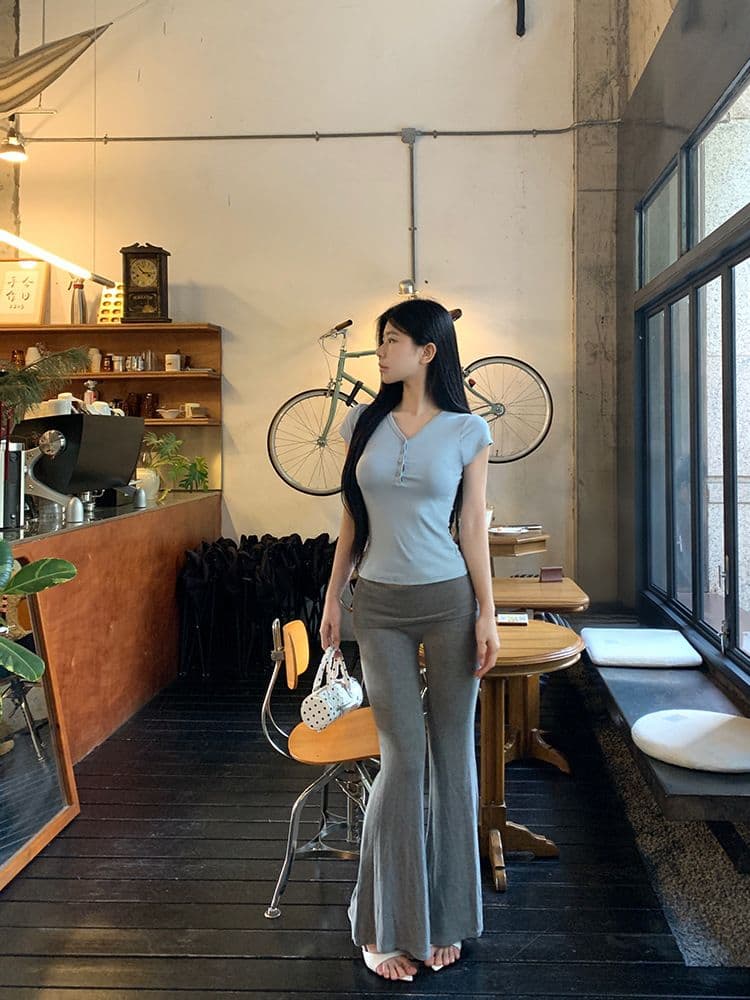 아메리칸 핫걸 V넥 하프 단추 반팔 티셔츠 여름 새로운 디자인 센스 몸매 가꾸기 이슬 쇄골 쇼트 스타일 맨위 여성 상세 이미지 12