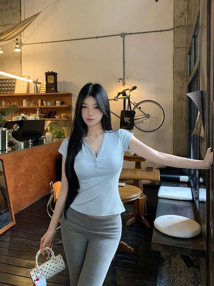 아메리칸 핫걸 V넥 하프 단추 반팔 티셔츠 여름 새로운 디자인 센스 몸매 가꾸기 이슬 쇄골 쇼트 스타일 맨위 여성 상세 이미지 13