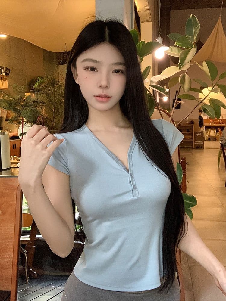 아메리칸 핫걸 V넥 하프 단추 반팔 티셔츠 여름 새로운 디자인 센스 몸매 가꾸기 이슬 쇄골 쇼트 스타일 맨위 여성 상세 이미지 15