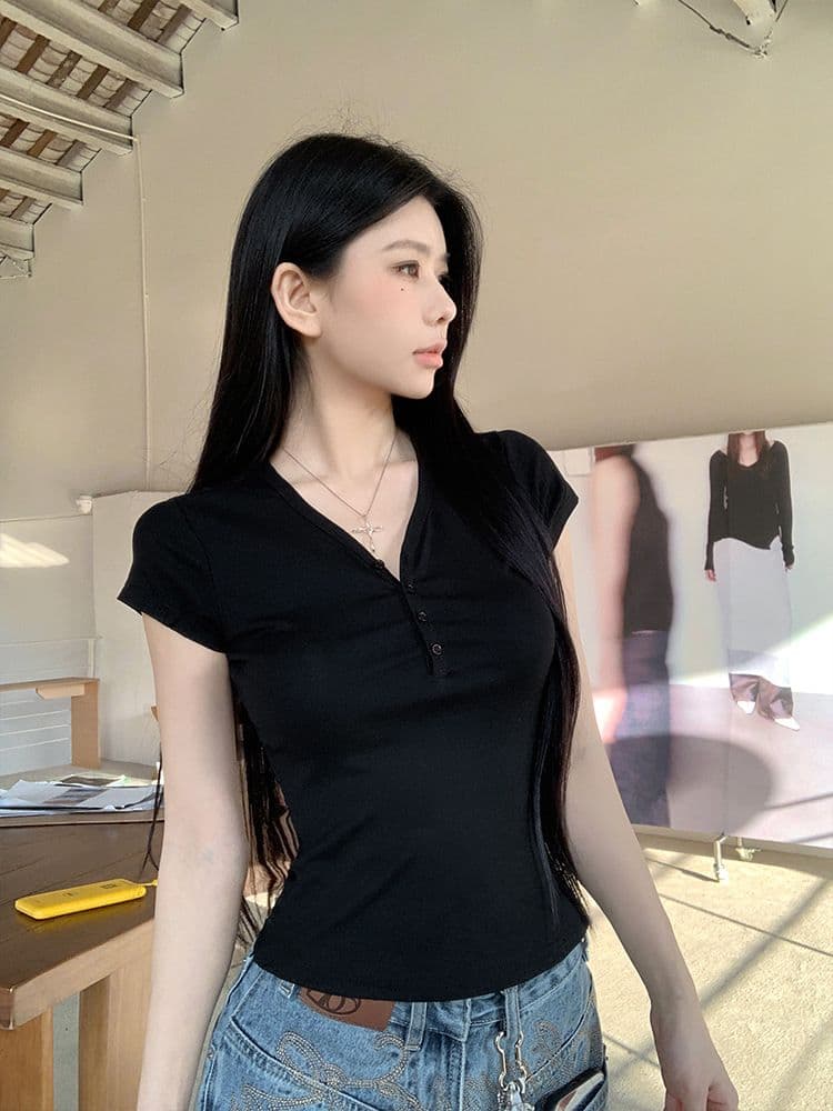 아메리칸 핫걸 V넥 하프 단추 반팔 티셔츠 여름 새로운 디자인 센스 몸매 가꾸기 이슬 쇄골 쇼트 스타일 맨위 여성 상세 이미지 27