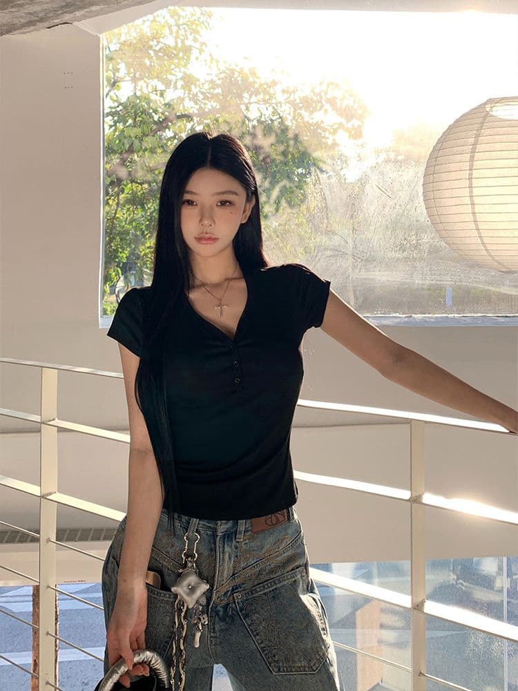 아메리칸 핫걸 V넥 하프 단추 반팔 티셔츠 여름 새로운 디자인 센스 몸매 가꾸기 이슬 쇄골 쇼트 스타일 맨위 여성 상세 이미지 29
