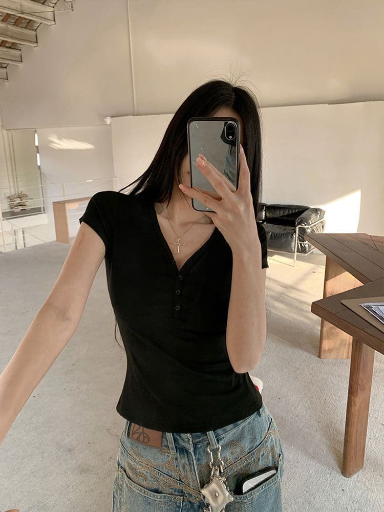 아메리칸 핫걸 V넥 하프 단추 반팔 티셔츠 여름 새로운 디자인 센스 몸매 가꾸기 이슬 쇄골 쇼트 스타일 맨위 여성 상세 이미지 31