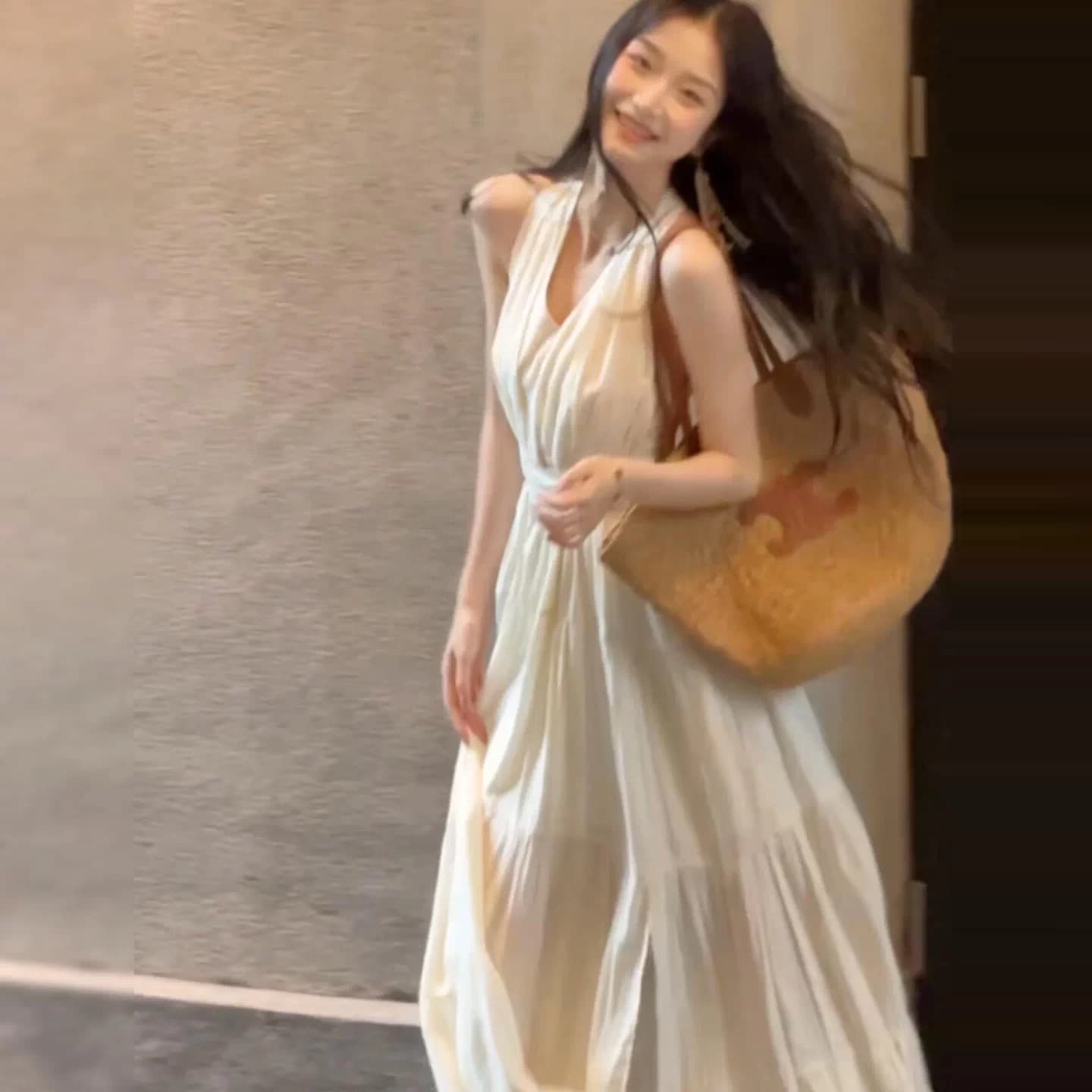해변가 휴가 행침 목 슬립 점프 슈트 치마 여성 의류 여름 2025 새로운 고유 한 아름다운 꼬집기 허리 품격 롱 스커트