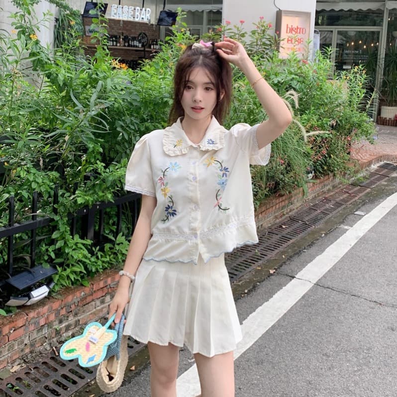 레트로 달콤함 꽃무늬 자수 베이비 칼라 여성 셔츠 2026 년 여름 새로운 디자인 센스 Chic 반팔 맨위 이미지 2