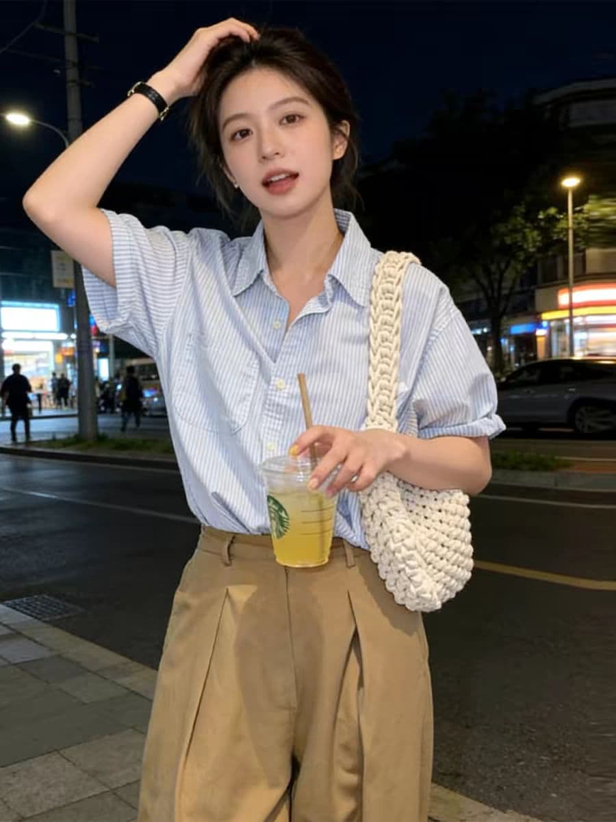파란색 스트라이프 반팔 여성 셔츠 디자인 센스 작은 대중 여름 새로운 느긋한 루즈핏 캐주얼 다용도 셔츠 맨위 상세 이미지 2