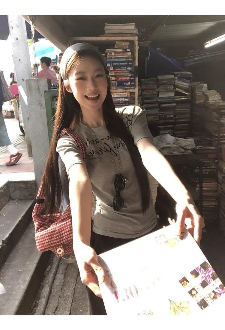 아메리칸 알파벳 회색 긍정적 인 어깨 반팔 티셔츠 여성 여름 디자인 센스 작은 대중 몸매 가꾸기 슬림해 보이는 허리 수축 달콤한 핫걸 맨위 상세 이미지 4