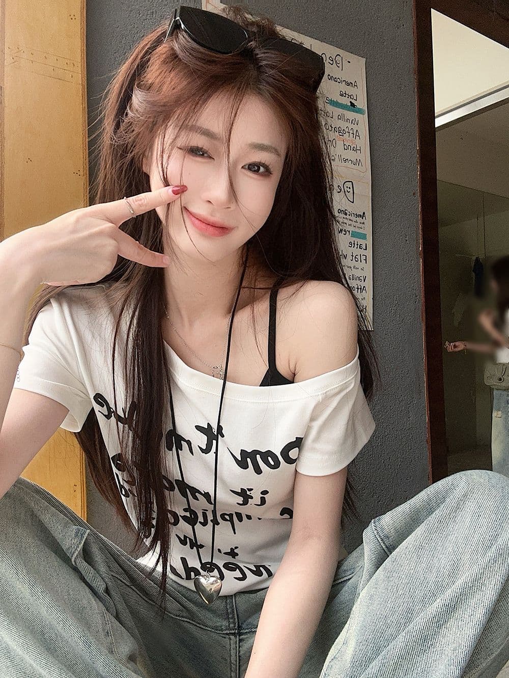 아메리칸 핫걸 바람 화이트 비스듬한 어깨 반팔 티셔츠 여성 의류 여름 디자인 센스 고유 한 허리 수축 오프숄더 맨위 상세 이미지 4