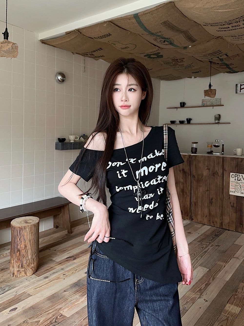 아메리칸 핫걸 바람 화이트 비스듬한 어깨 반팔 티셔츠 여성 의류 여름 디자인 센스 고유 한 허리 수축 오프숄더 맨위 상세 이미지 15