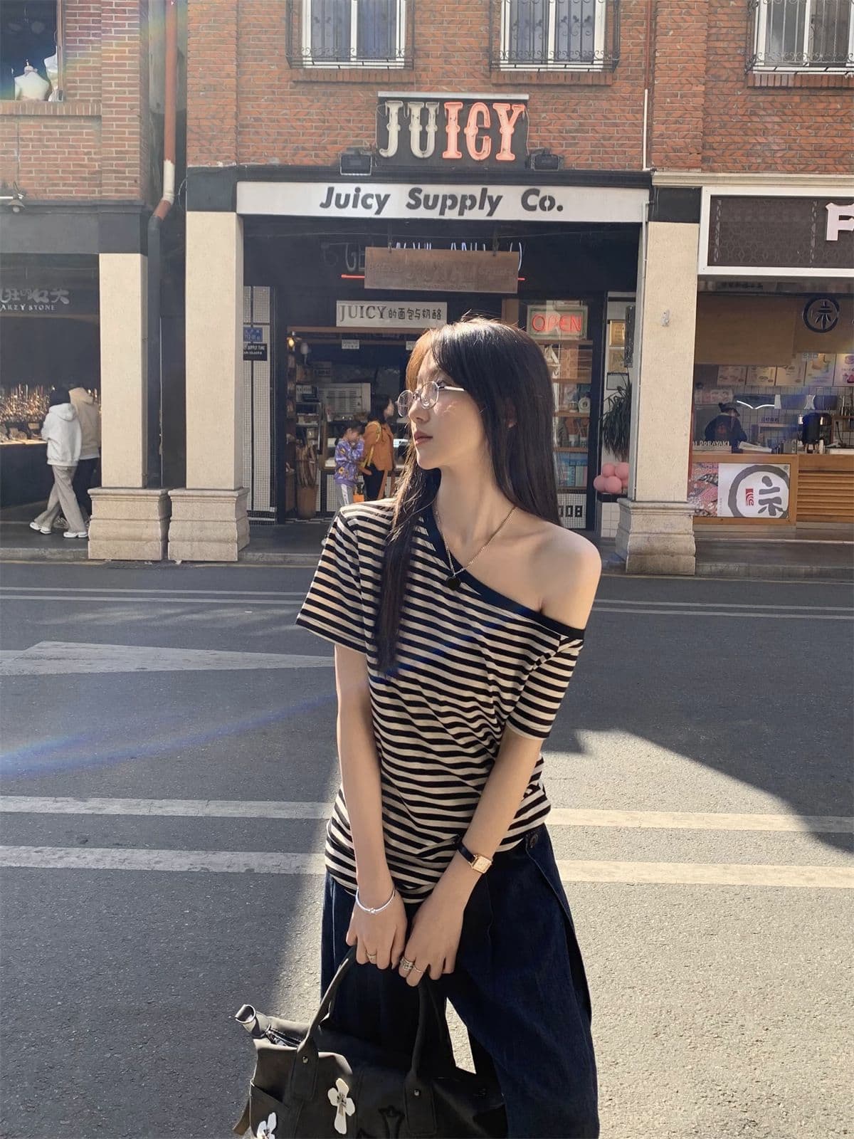 비스듬한 어깨 반팔 스트라이프 티셔츠 여성 여름 디자인 센스 작은 대중 면 소재 루즈핏 슬림해 보이는 느긋한 오프숄더 다용도 맨위 상세 이미지 8