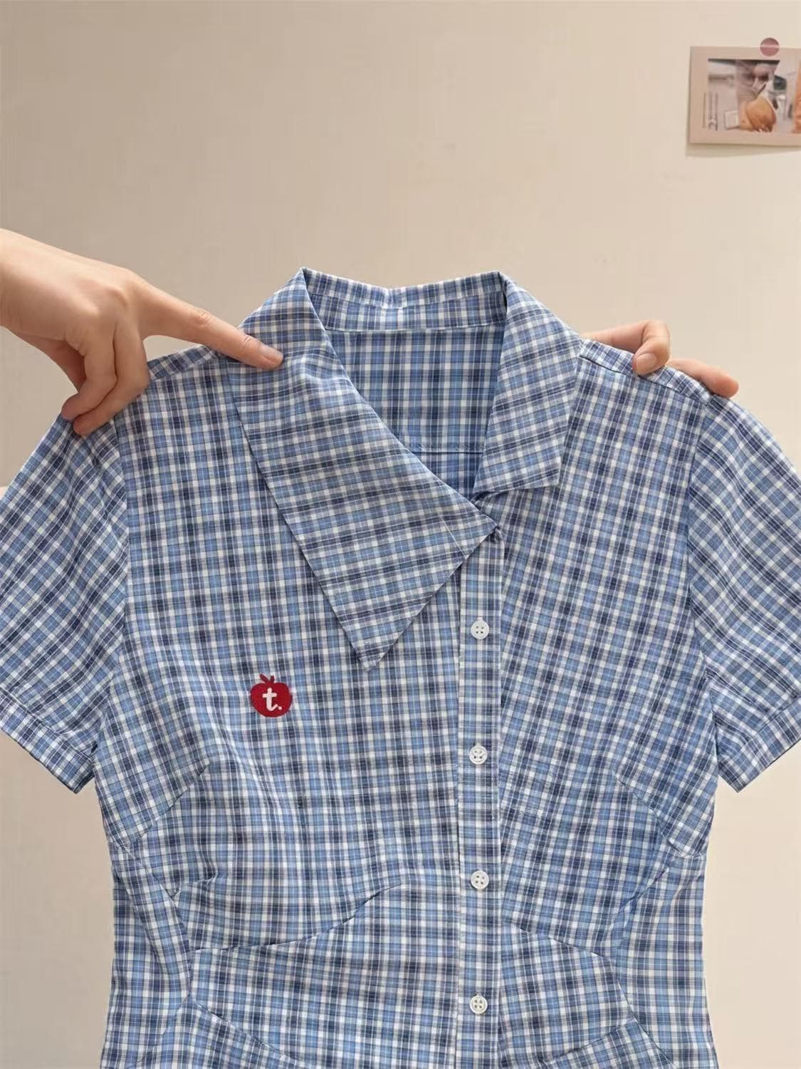 아메리칸 레트로 비스듬한 칼라 체크무늬 애플 자수 여성 셔츠 여름 디자인 센스 작은 대중 몸매 가꾸기 슬림해 보이는 반팔 맨위 상세 이미지 4