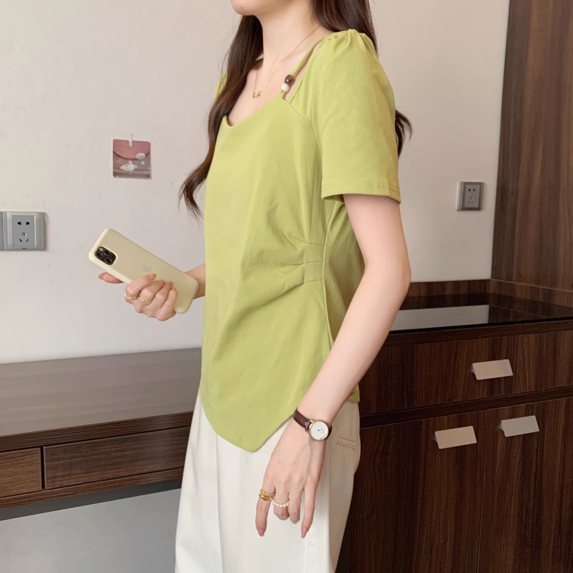 2026 년 디자인 센스 긍정적 인 어깨 광장 칼라 비즈 반팔 티셔츠 여성 여름 새로운 불규칙 허리 수축 슬림해 보이는 맨위 상세 이미지 20