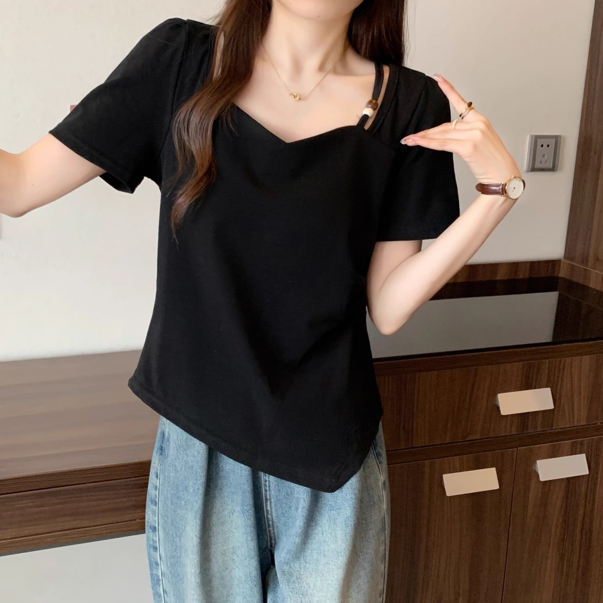 2026 년 디자인 센스 긍정적 인 어깨 광장 칼라 비즈 반팔 티셔츠 여성 여름 새로운 불규칙 허리 수축 슬림해 보이는 맨위 상세 이미지 26