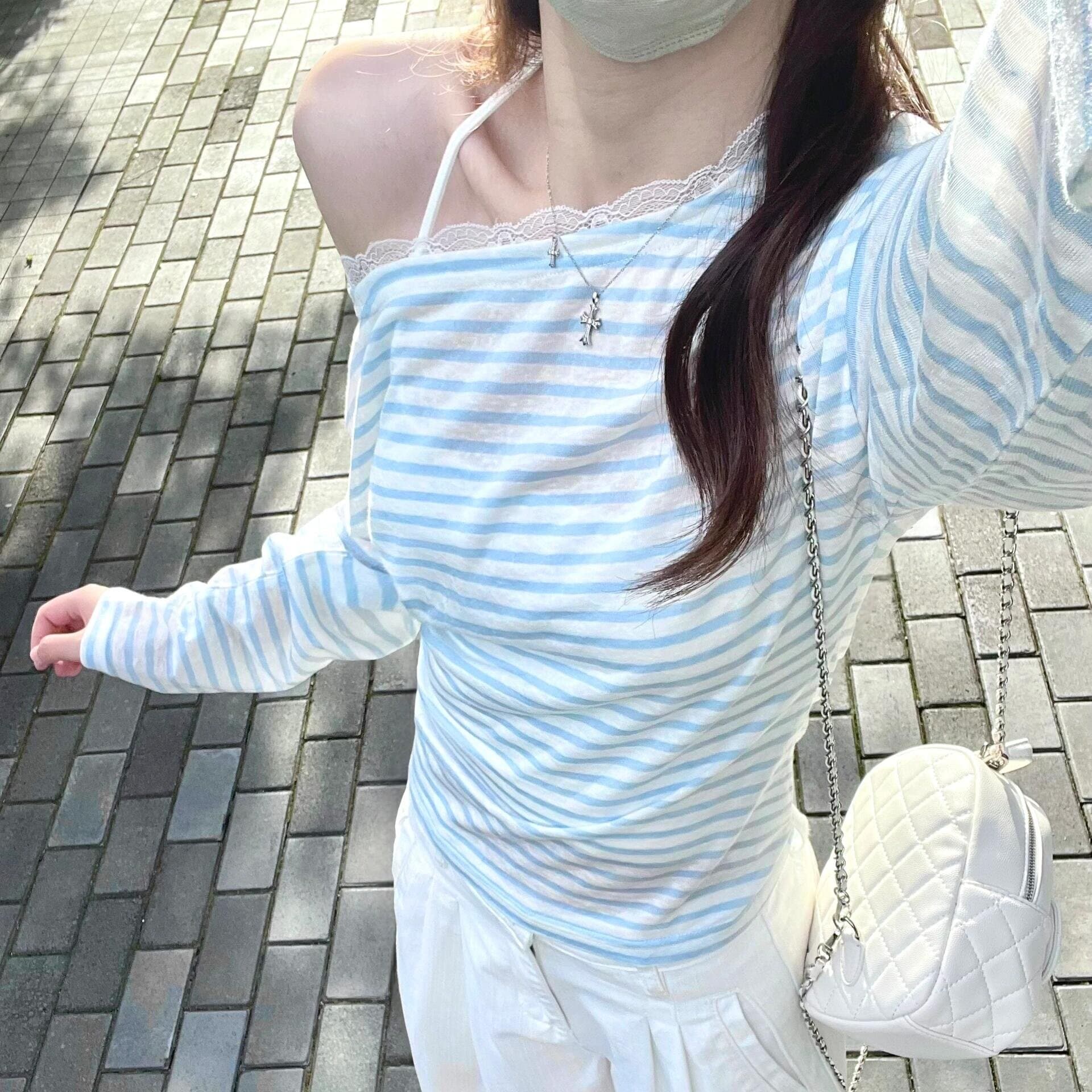 부서 파란색 스트라이프 비스듬한 어깨 긴팔 티셔츠 여성 2026 레이스 조각 오프숄더 얇은 스타일 루즈핏 맨위 상세 이미지 12