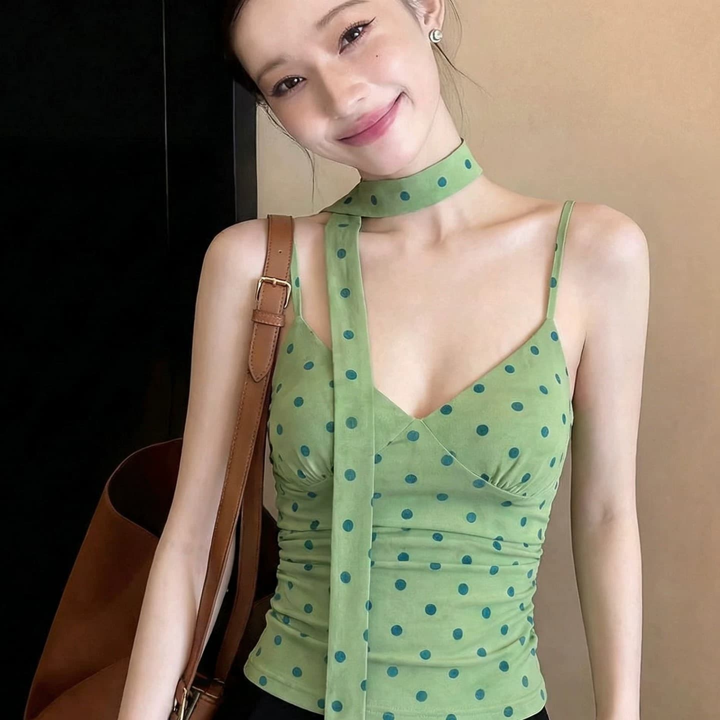 프랑스식 도트 무늬 프린트 V넥 캐미솔 여름 디자인 센스 작은 대중 몸매 가꾸기 핫걸 인사이드 가져 가라. 쇼트 스타일 맨위 상세 이미지 4